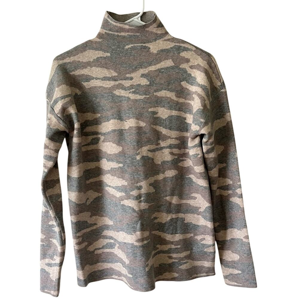Tahari Camo Print Pullover Turtleneck Sweater Mock Neck Grey Tan Long Sleeve Med